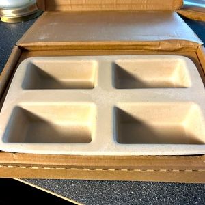 Stoneware 4 individual loaf pan from Pampered Chef.